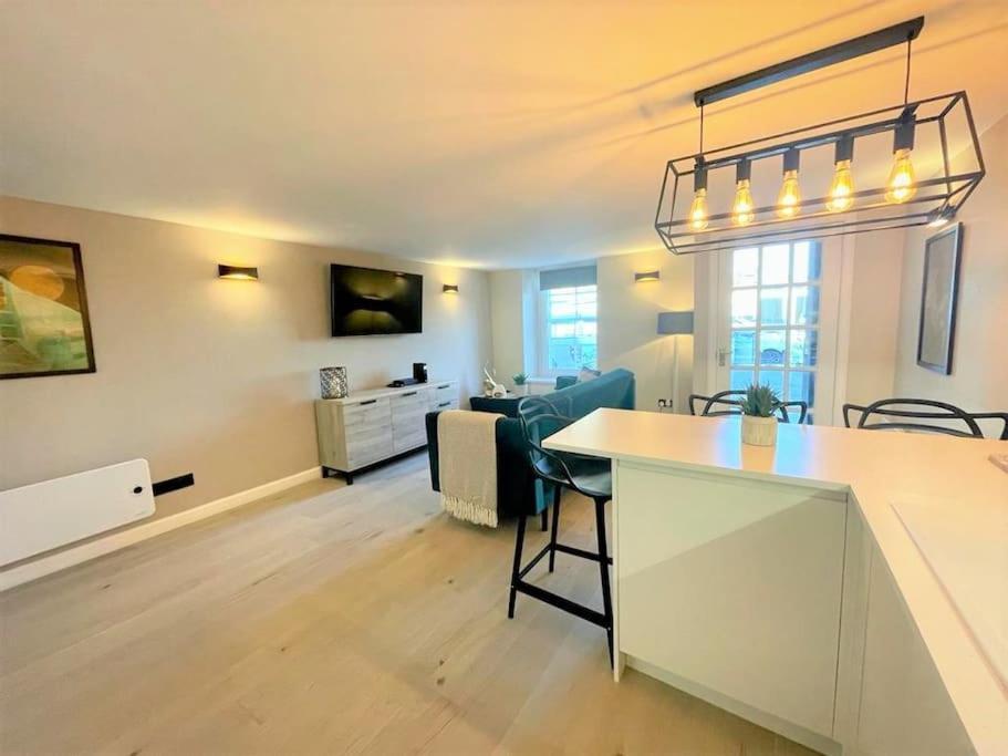 Stylish, Central And Cosy 1Bd Nr Canongate Edynburg Zewnętrze zdjęcie